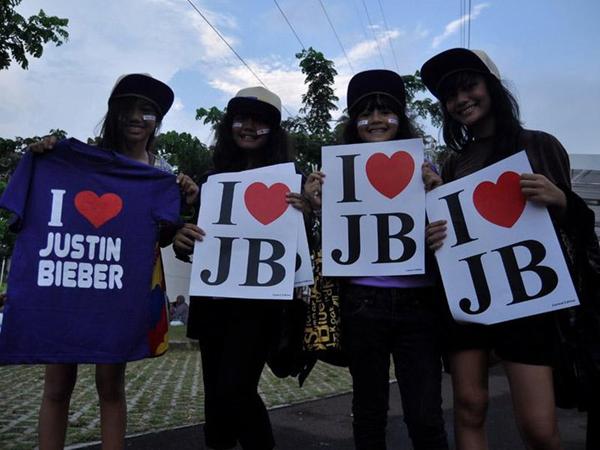 justin bieber live in indonesia. facebook nya Justin Bieber